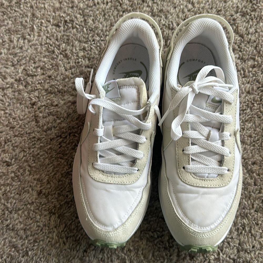 Women’s Nike Waffle Debut 8.5
Seaglass - Picture 5 of 5